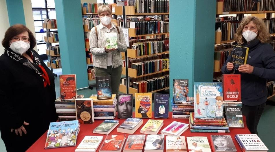 Presse: Bücherspende für die persönliche Lesenacht in Tönisvorst